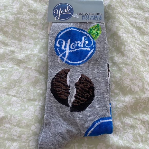 4 for $20​ NOVELTY SOCKS BUNDLE - Picture 5 of 8
